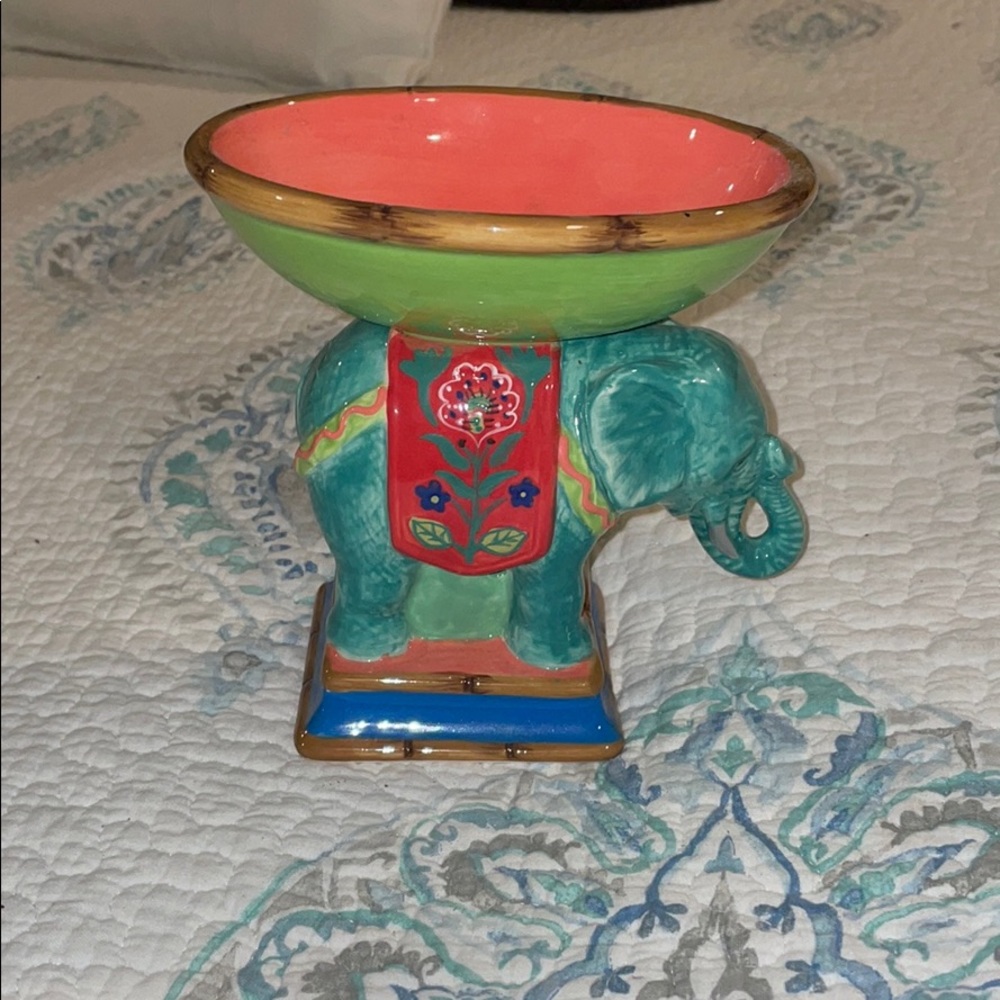 Elephant pot